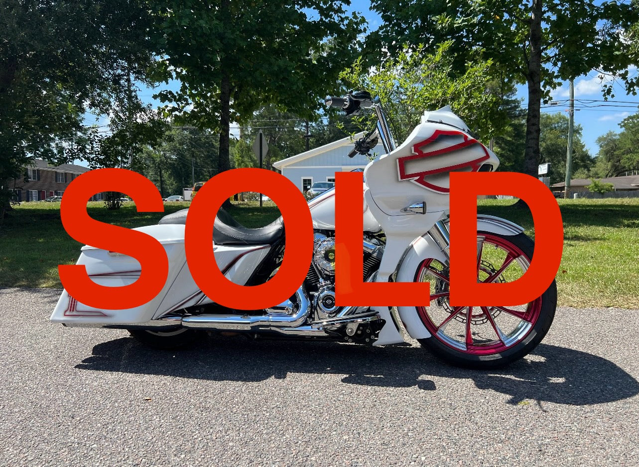 2021 White Fat Tire Road Glide – Camtech Custom Baggers